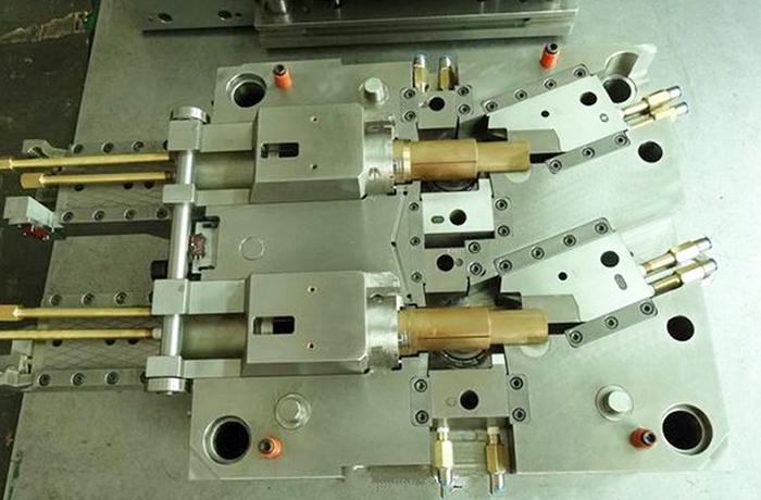 Plastic injection mold 007