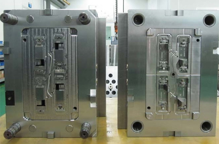 Plastic injection mold 012
