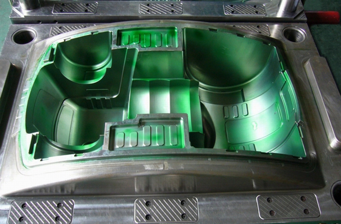 Plastic injection mold 015
