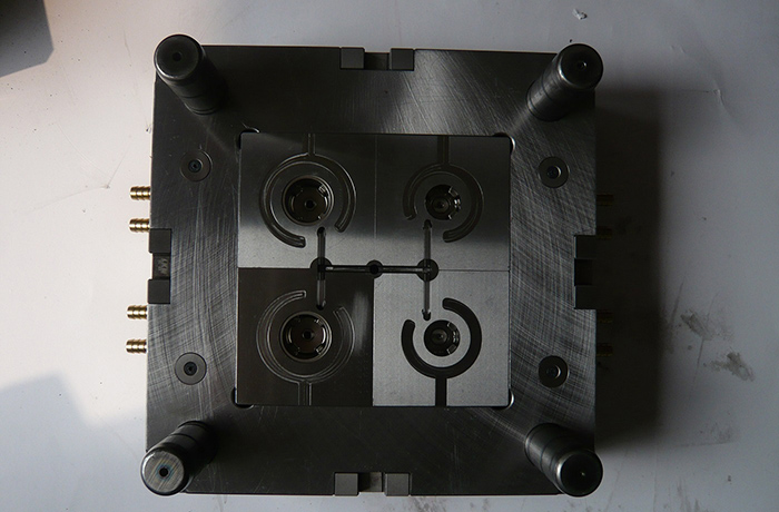 Plastic injection mold 016